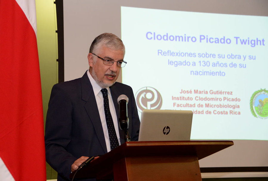 En la conferencia inaugural, el Dr. José María Gutiérrez Gutiérrez destacó que el principal legado del Dr. Clodomiro Picado Twight fue desarrollar un modelo para hacer ciencia en un país pequeño y pobre. - Foto Anel Kenjekeeva.