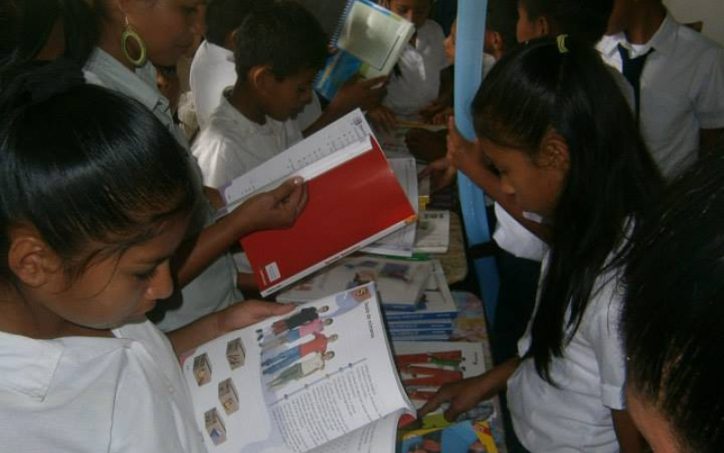 Visita a la Escuela Guanacaste en el Territorio Indígena Ujarras, 2013
